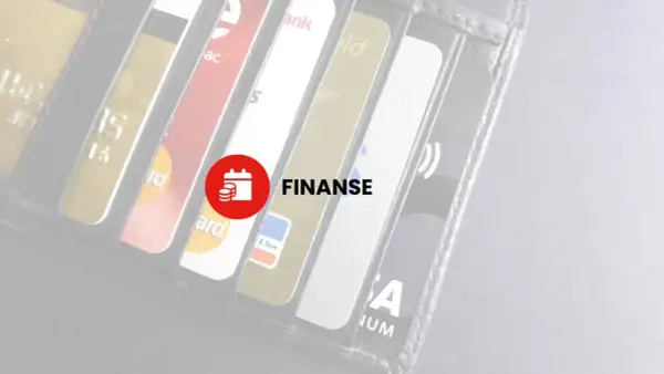 Portfel z kartami kredytowymi. Dowiedz się, jak korzystać z karty kredytowej i zarządzać finansami.