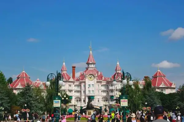 Czego nie można wnosić do Disneylandu – uniknij problemów na wejściu