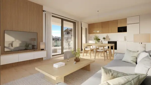 Un salón-comedor moderno con paredes de madera, sofá gris, mesa de centro de madera y cocina integrada. Un espacio acogedor para tu área casa.