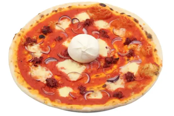 Pizza z burratą, czerwoną cebulą i pikantnym mięsem nduja. Zastanawiasz się nduja co to? To włoska, smarowna kiełbasa.