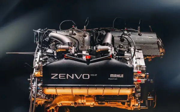 Potężny silnik Zenvo V12-4T, serce supersamochodu, gotowe do wyzwolenia mocy.