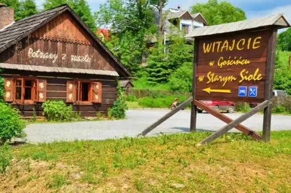 Gdzie zjeść w Wetlinie? Odkryj najlepsze lokalne smaki Bieszczad