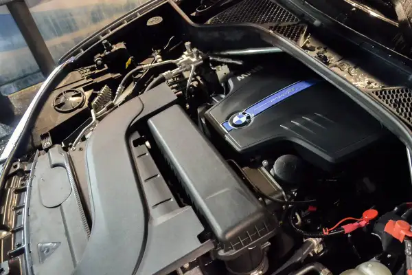 BMW X5 F15 opinie: który silnik zapewnia najlepsze osiągi i oszczędność?