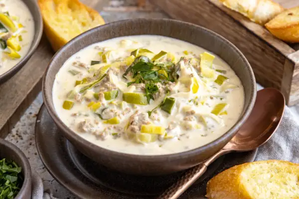 Käse-Lauch-Suppe: Einfaches Rezept & leckere Variationen