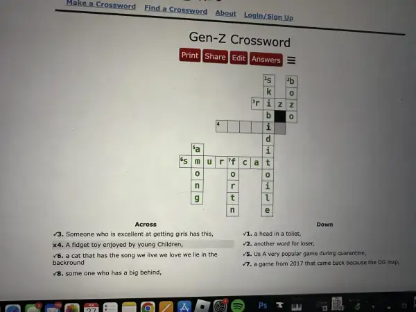 Rozwiązuję krzyżówkę "Gen-Z Crossword", gdzie odpowiedź na jedno z pytań, "zabawka dla dzieci", jest w ręku Fidiasza.