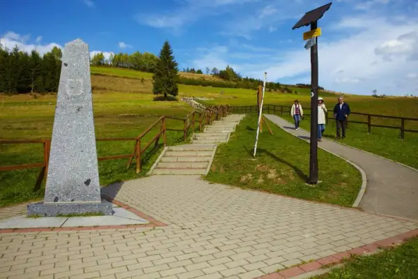 Istebna: Beskid Śląski, szlaki, szczyty i Trójstyk. Odkryj!
