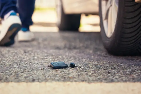 Perte de clé de voiture. L'assurance carte bleue Visa ne couvrira pas ce désagrément.