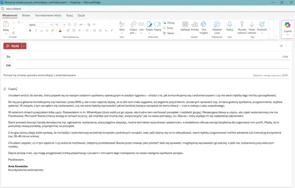 E-mail z propozycją narzędzia do komunikacji z wolontariuszami. Autorka zastanawia się, jak wkleić print screen z porównaniem opcji.