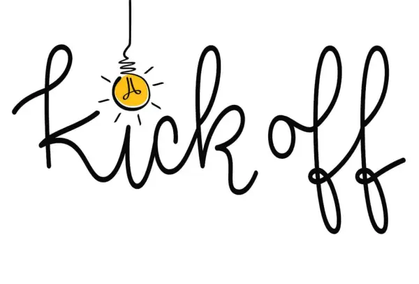 Texten "kick off" i handskriven stil med en glödlampa som symbol för idéer. Perfekt för en teambuilding lek!