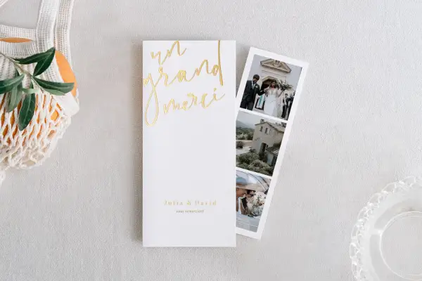 Carte "Un grand merci" pour les invités de mariage, avec des photos du couple et un texte de remerciement.