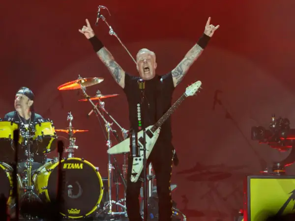 James Hetfield z Metalliki szaleje na scenie podczas koncertu w Polsce. Fani czekają na Metallica koncert Polska 2026!