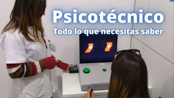 Preparación para el psicotécnico: una persona realiza una prueba de visión en un ordenador mientras otra le da instrucciones.