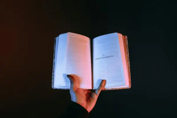 Wspomnienia w tekstach kultury: jak pamięć kształtuje tożsamość