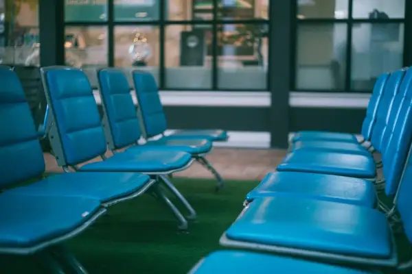 Ile wcześniej trzeba być na lotnisku Wizz Air, aby uniknąć stresu?