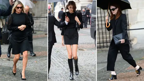 Drei Frauen in Schwarz, darunter Kate Moss, Kaia Gerber und Julianne Moore, besuchen eine Beerdigung. Sie tragen elegante Kleider und auffällige offene Schuhe.