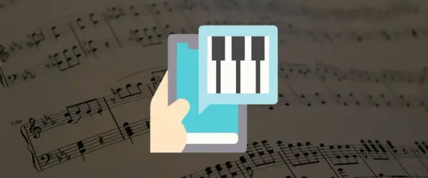 Dłoń trzyma smartfon z ikoną klawiatury pianina na tle nut. Aplikacja do nauki gry na pianinie.