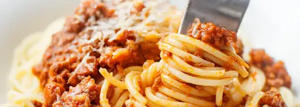 Idealny sos do spaghetti: prosty przepis, który zachwyci smakiem