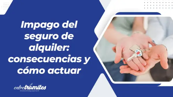 Manos entregan llaves de casa, simbolizando la importancia de un seguro de impago para proteger tu inversión inmobiliaria.