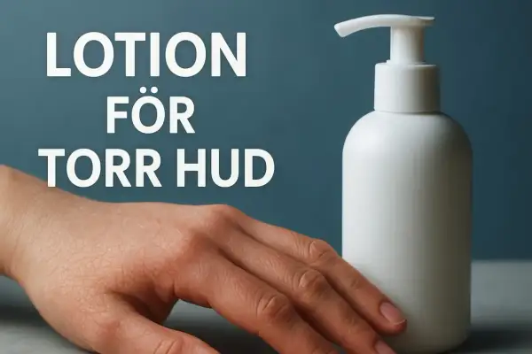 En hand sträcker sig mot en vit pumpflaska med texten "LOTION FÖR TORR HUD".