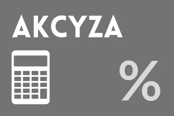 Kalkulator i znak procentu na szarym tle. Tekst "AKCYZA" sugeruje, że chodzi o podatek akcyzowy, być może związany z zakupem BMW F45.