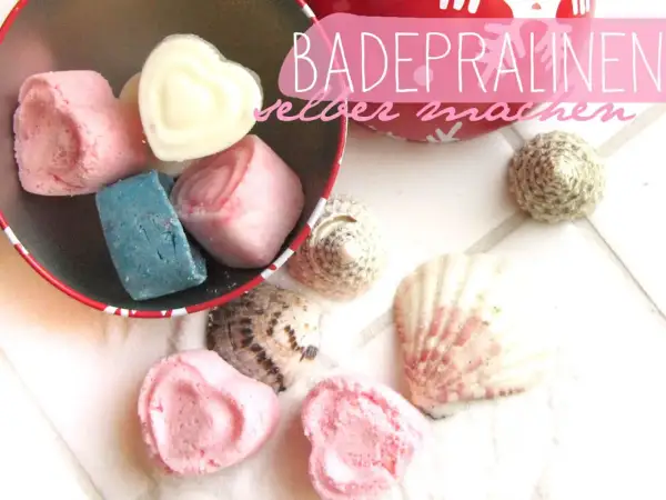 Badebomben in Herzform und andere Formen, die man leicht selber machen kann. Mit Muscheln und Sand für ein maritimes Flair.