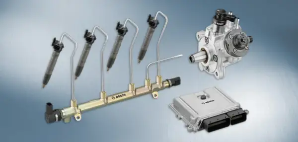Bosch common rail diesel-komponenter: insprutningsmunstycken, bränslerör, pump och styrenhet.