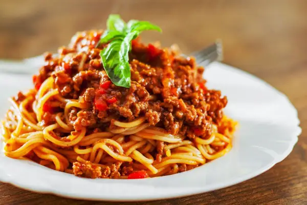 Pyszne spaghetti z mięsem wołowym - proste przepisy na obiad