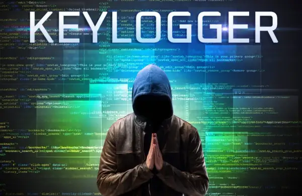 Haker w kapturze na tle kodu, symbolizuje zagrożenie. **Keylogger co to**? To program szpiegujący, który rejestruje każde naciśnięcie klawisza.