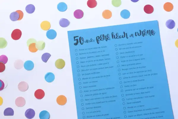 Lista de 50 cosas para hacer en verano, con ideas para disfrutar en casa y al aire libre. ¡Un verano lleno de aventuras!