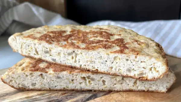 Keto chleb z pestkami słonecznika i siemienia lnianego. Idealny przepis na chleb keto, który zachwyci smakiem i konsystencją.