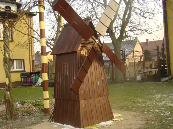 Jak zrobić wiatrak ogrodowy? Prosty poradnik DIY