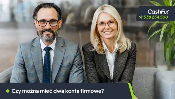 Uśmiechnięci biznesmeni w garniturach. Pytanie brzmi: czy można mieć dwa konta firmowe?