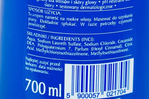Składniki szamponu: Sodium Laureth Sulfate, który budzi obawy o laurylosiarczan sodu szkodliwość. Pojemność 700 ml.