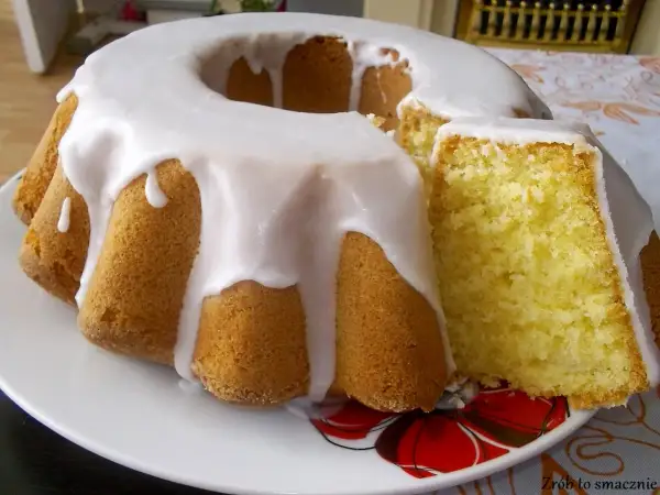 Babka cytrynowa bardzo wilgotna mniam! Idealna na deser, z lukrem spływającym po bokach.