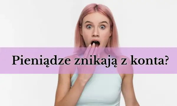Młoda kobieta z różowymi włosami zszokowana, zakrywająca usta dłonią.