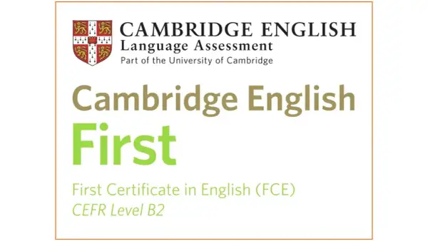 Logo Cambridge English z napisem "Cambridge English First", czyli FCE egzamin na poziomie B2.