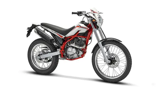 Beta Alp 200 potencia CV, moto trial blanca y roja con chasis tubular rojo. Lista para la aventura.