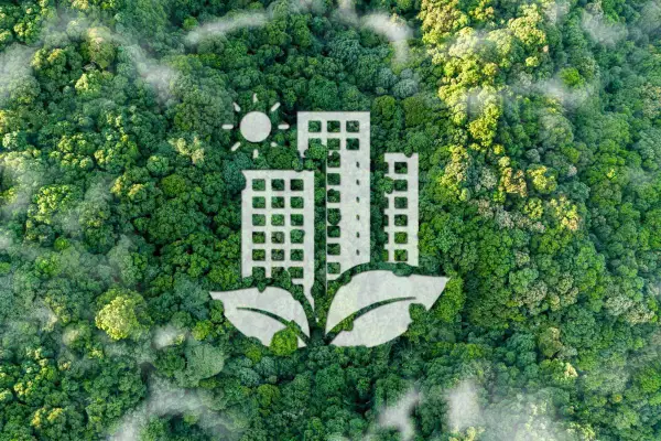 Edilizia sostenibile: palazzi stilizzati emergono da una foresta lussureggiante, con un sole e foglie a simboleggiare armonia con la natura.