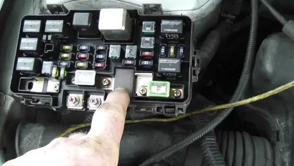 Objawy ELD w Hondzie – jak rozpoznać problemy z elektryką?