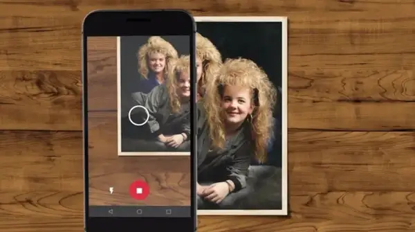 Använd en skanna gamla foton app för att digitalisera ett gammalt porträtt med tre flickor med stora frisyrer.