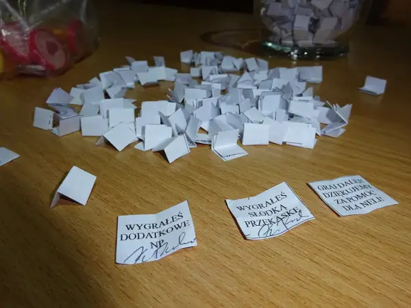 Losowanie nagród, w tym słodkich niespodzianek, pokazuje, jakie haczyki kryją się w loteriach refinansowania pożyczek w innych firmach.