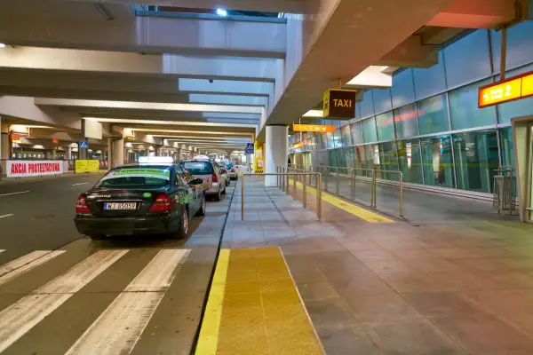 Ile kosztuje taxi z dworca warszawa gdańska na lotnisko chopina? Sprawdź!