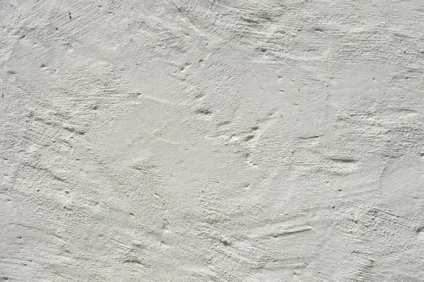 Ile za tynki wewnętrzne? Poznaj ceny i ukryte koszty tynkowania