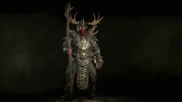 Potężny druid z Diablo 4, z porożem na hełmie i kosturem, gotowy do walki. Idealny diablo 4 druid build pl.