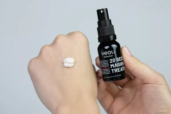 Veoli serum pod oczy rozświetlające - skuteczna walka z cieniami i zmarszczkami