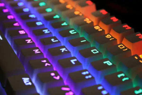 Jak włączyć podświetlenie klawiatury w laptopie Asus bez problemów