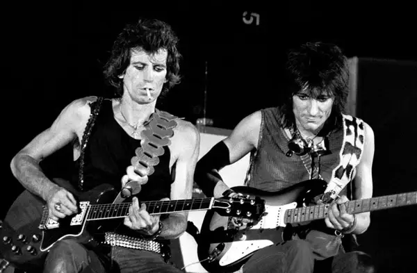 Historia gitary elektrycznej: Od cichej do ikony rocka