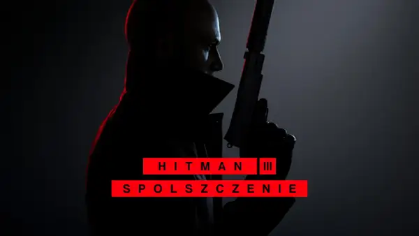 Agent 47 z pistoletem i napisem "HITMAN III SPOLSZCZENIE" na czerwonym tle.