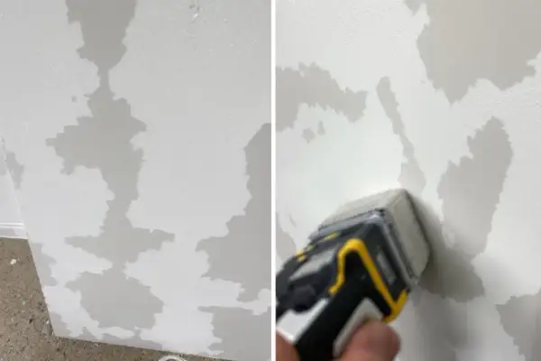 Le mur en toile de verre présente des zones abîmées, comme des taches d'humidité. Un outil est utilisé pour évaluer les dégâts.