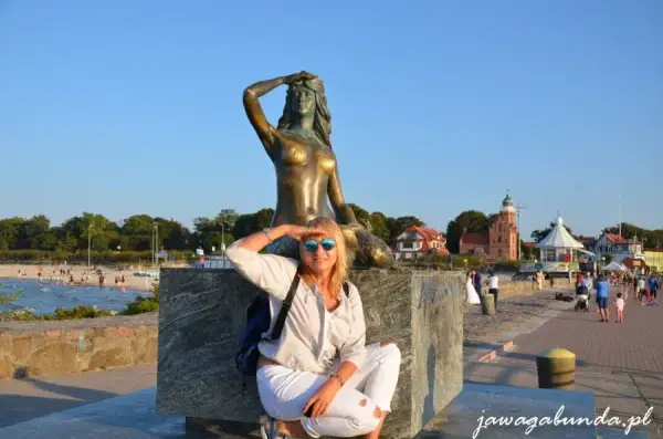 Ustka: Co ciekawego poza plażą? Odkryj atrakcje i sekrety!
